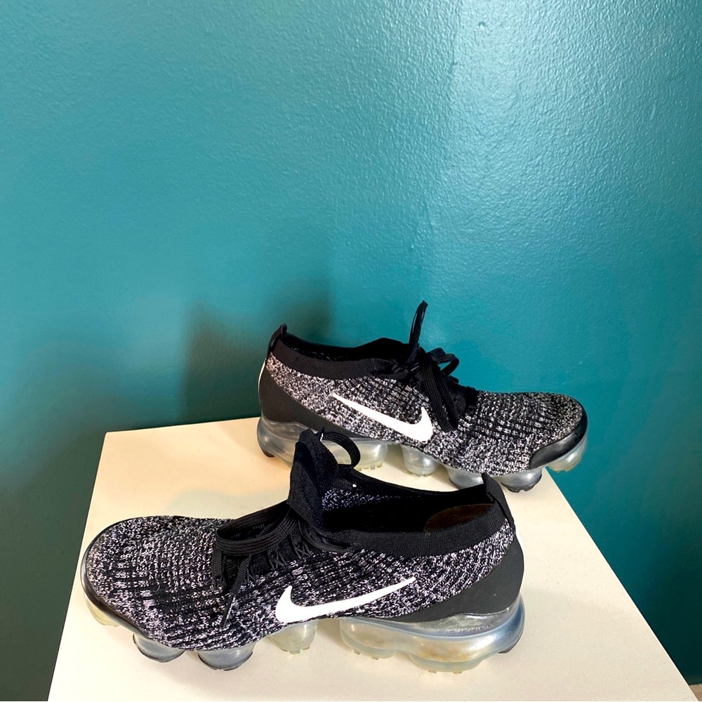 Size 9.5 - Nike Air VaporMax Flyknit 3 Oreo 2019 - AJ6910-001